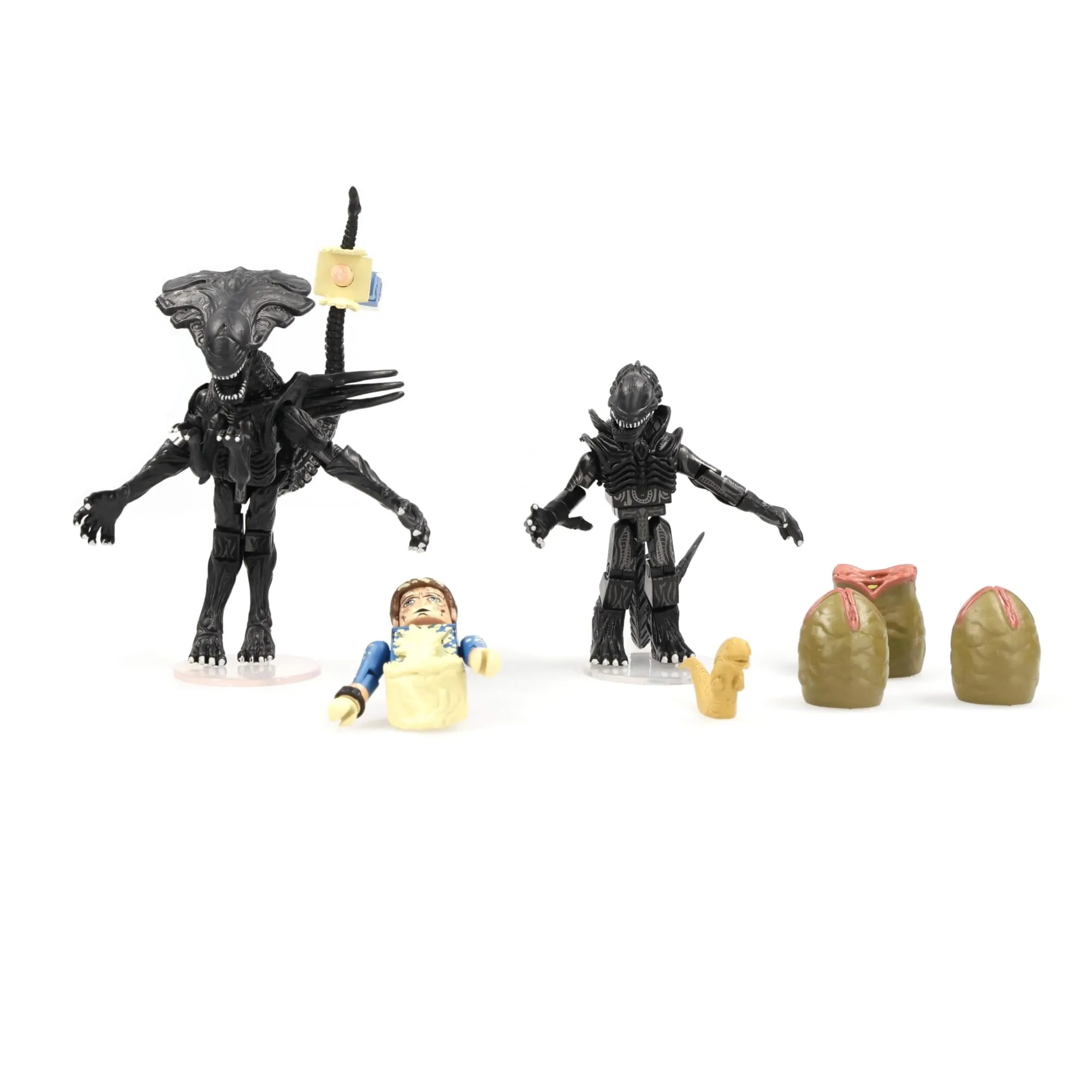 Aliens Deluxe Queen Alien with Warrior Alien & Battle-Damaged Bishop Minimates