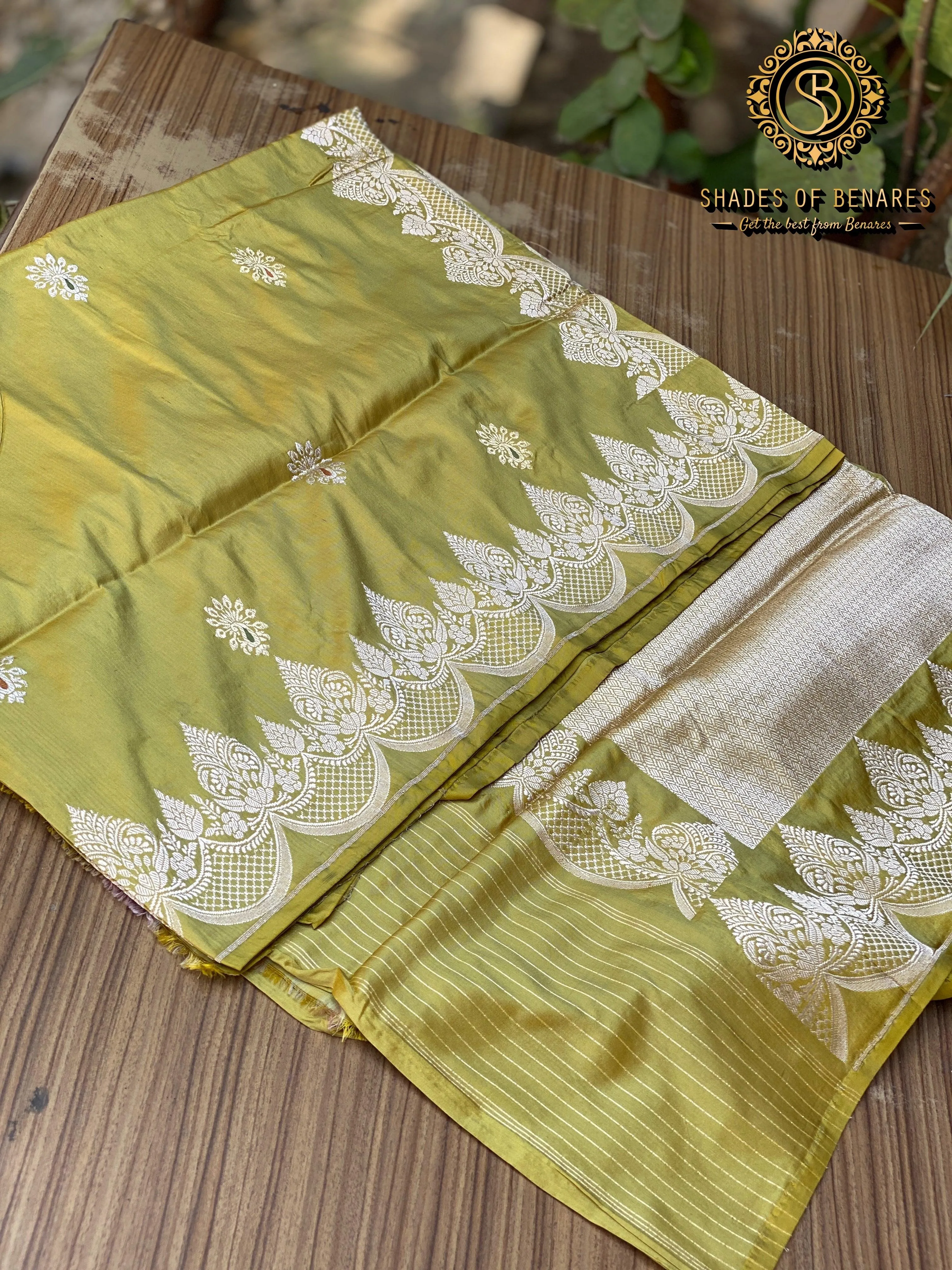 Charming Pastel Green Kadhwa Handloom Pure Silk Banarasi Sari - Exquisite Designer Sari